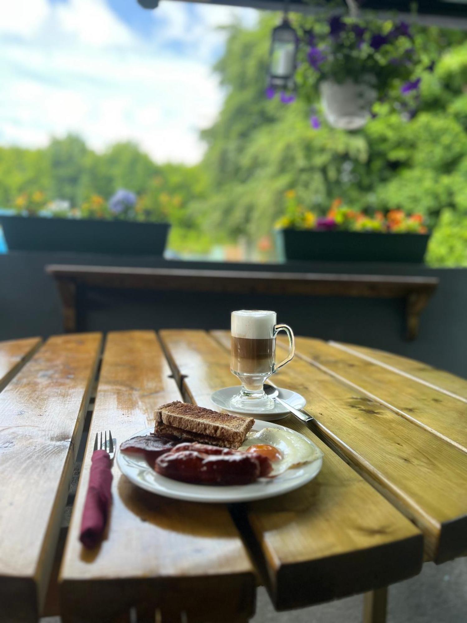 The Coach House Inn Moycullen Bagian luar foto